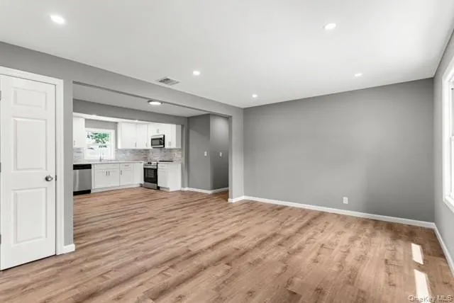 1340 Manor Lane Bay Shore, NY 11706