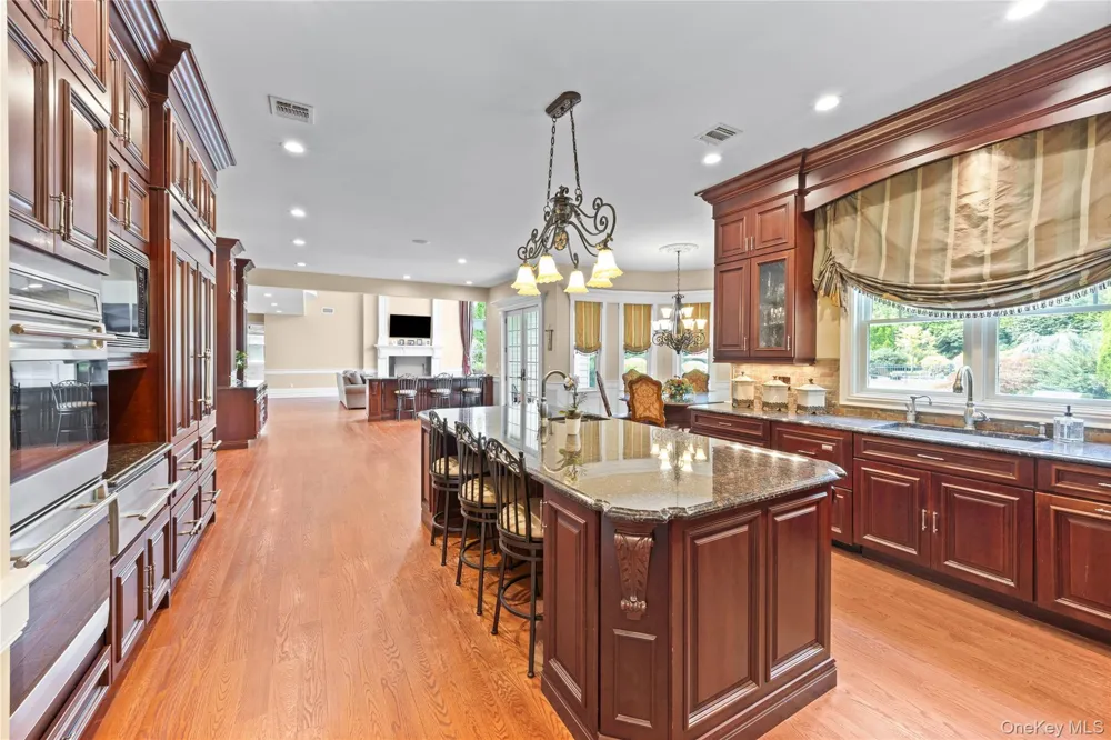 10 Meadow Glen Road Fort Salonga, NY 11768