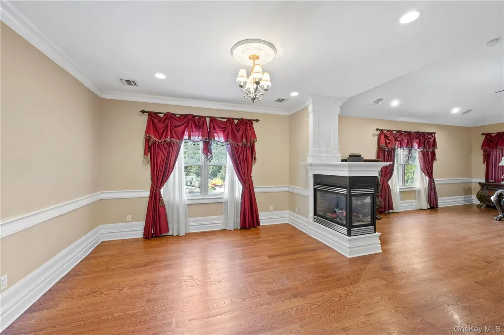 10 Meadow Glen Road Fort Salonga, NY 11768
