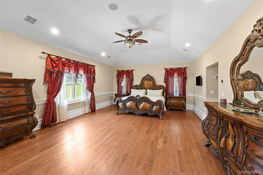 10 Meadow Glen Road Fort Salonga, NY 11768