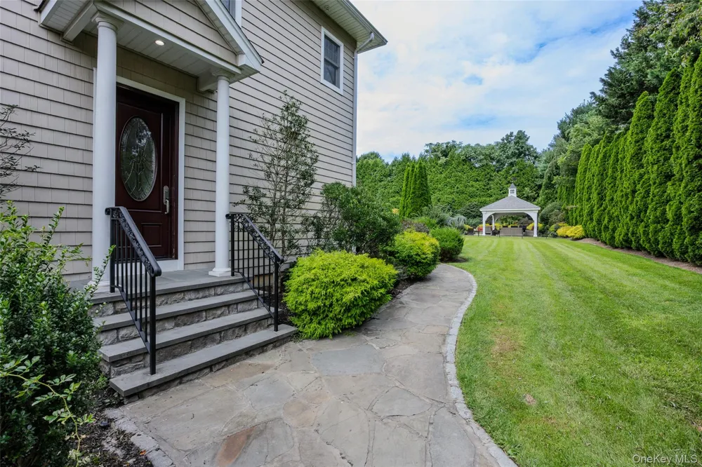 10 Meadow Glen Road Fort Salonga, NY 11768