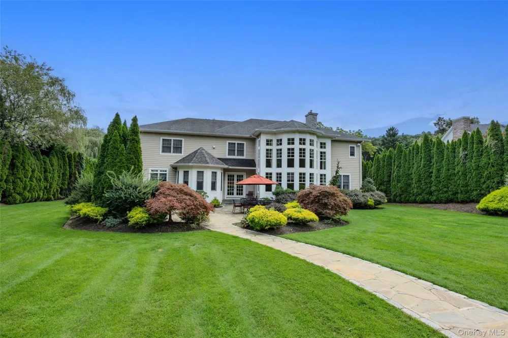 10 Meadow Glen Road Fort Salonga, NY 11768