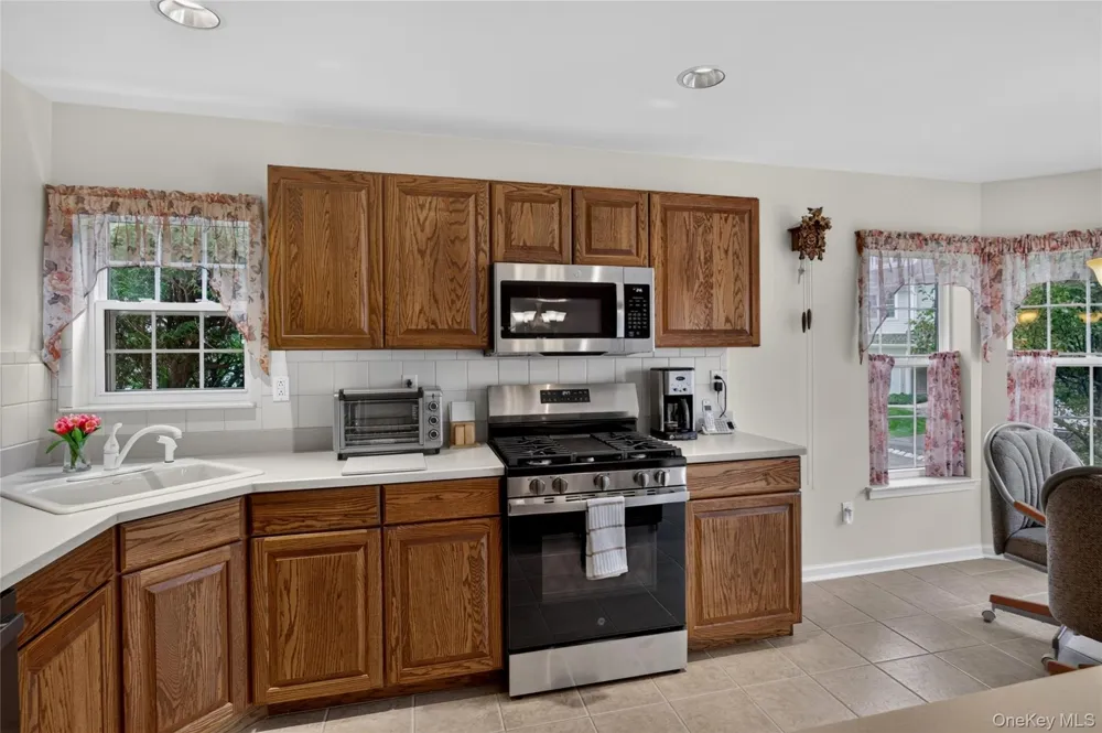 28 Crystal Hill Drive Pomona, NY 10970