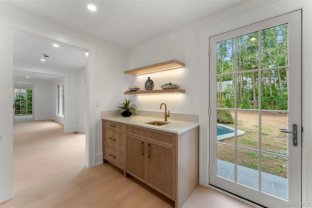 65 Fox Meadow Road Scarsdale, NY 10583