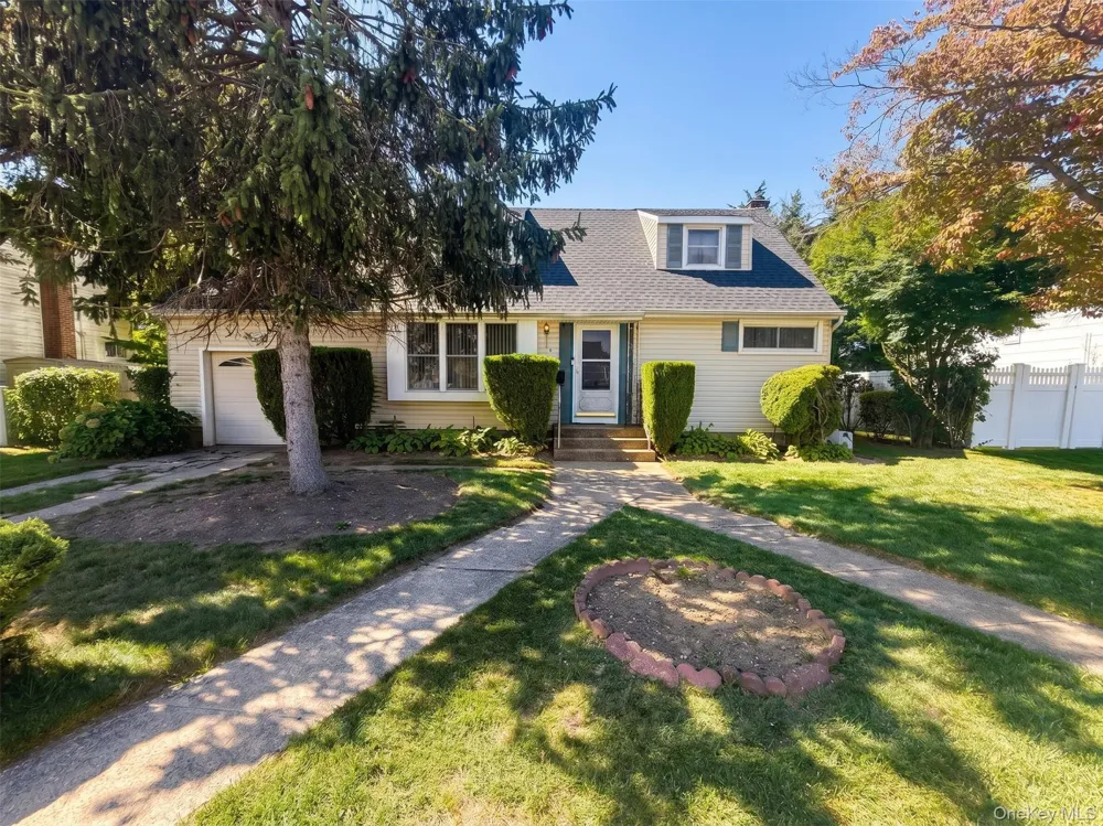 124 Westwood Road Massapequa Park, NY 11762