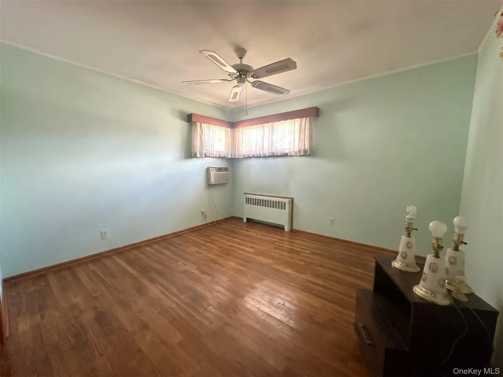 124 Westwood Road Massapequa Park, NY 11762