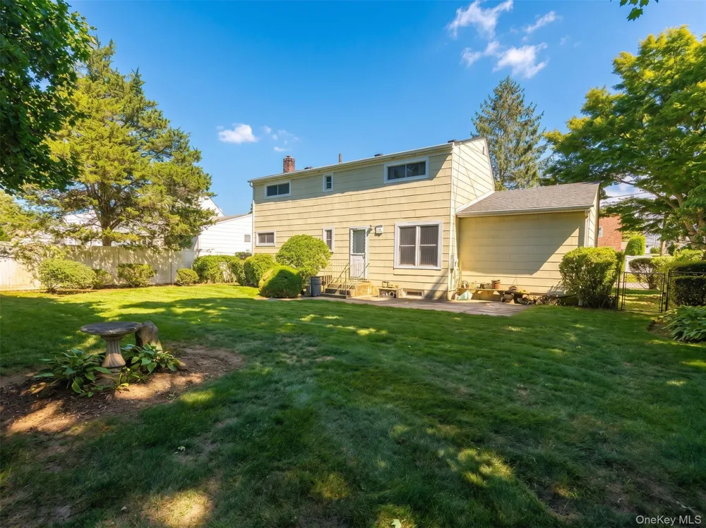 124 Westwood Road Massapequa Park, NY 11762