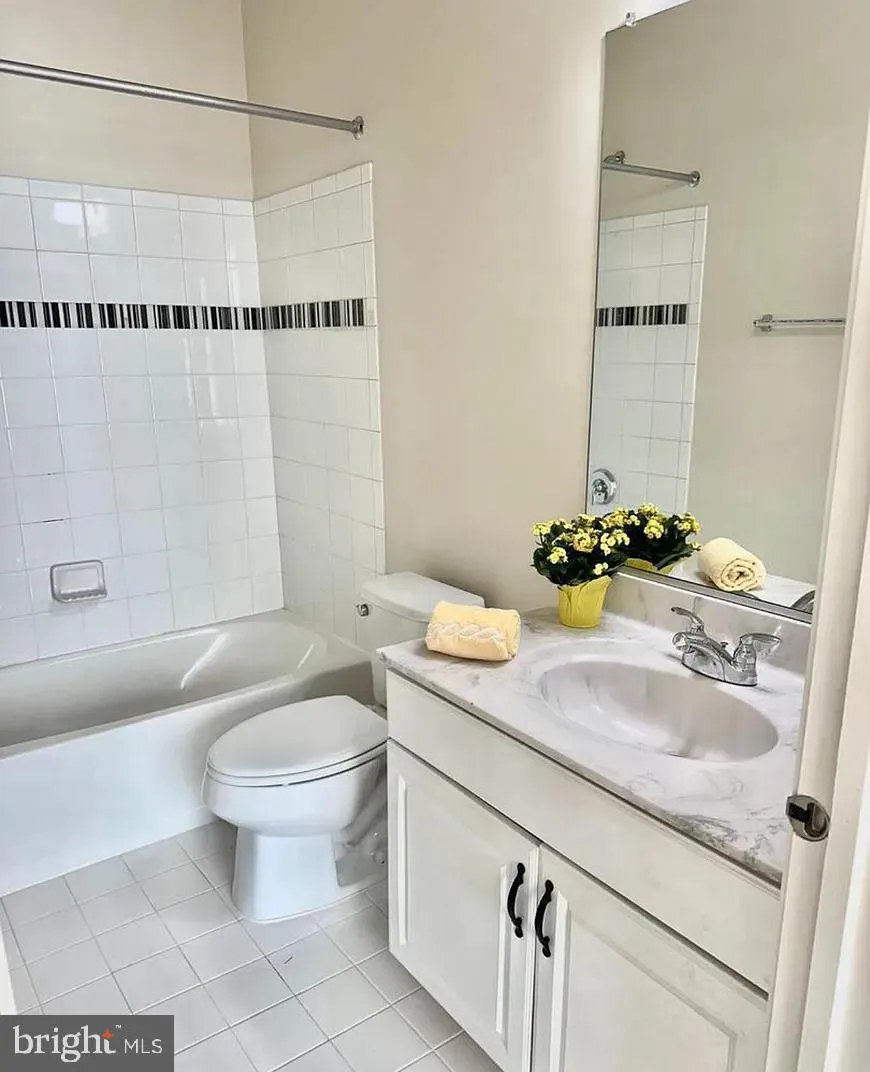 22586 CAMBRIDGEPORT SQUARE Ashburn, VA 20148