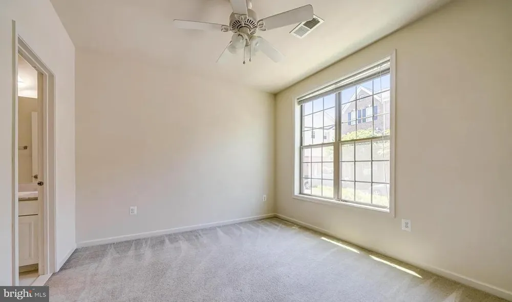 22586 CAMBRIDGEPORT SQUARE Ashburn, VA 20148