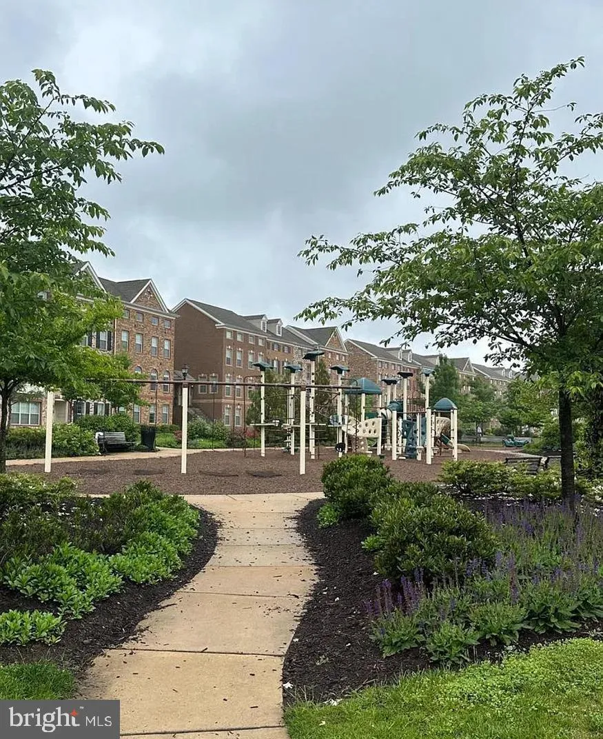 22586 CAMBRIDGEPORT SQUARE Ashburn, VA 20148