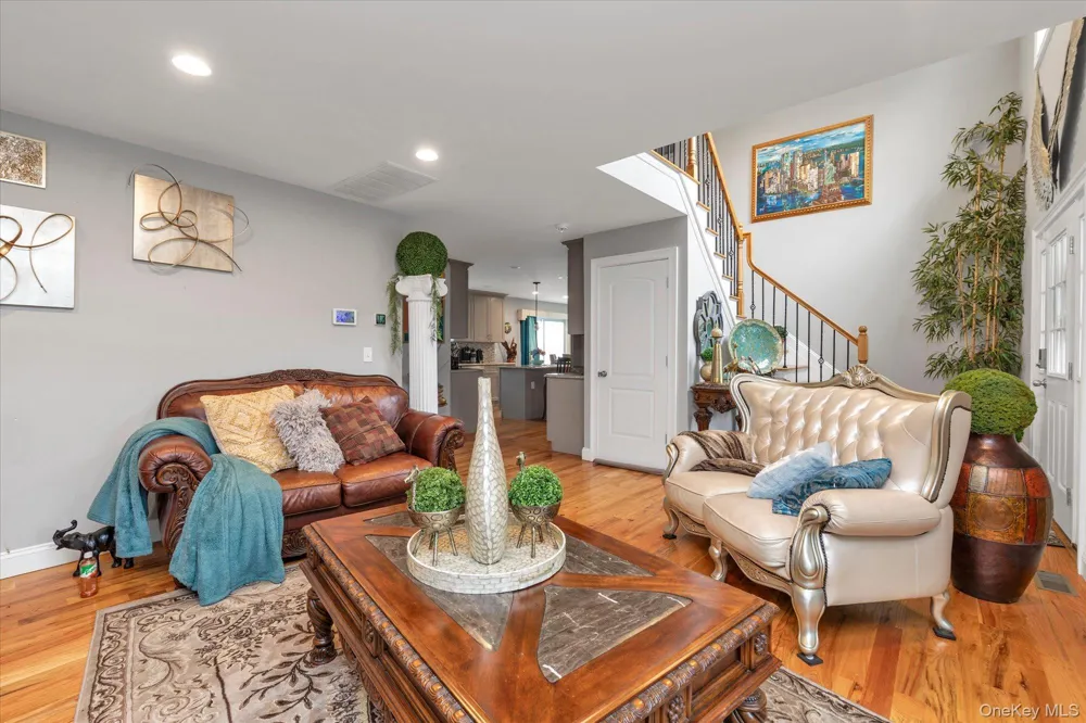 6 Belmont Court Amityville, NY 11701