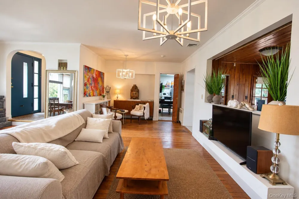 455 E Park Avenue Long Beach, NY 11561