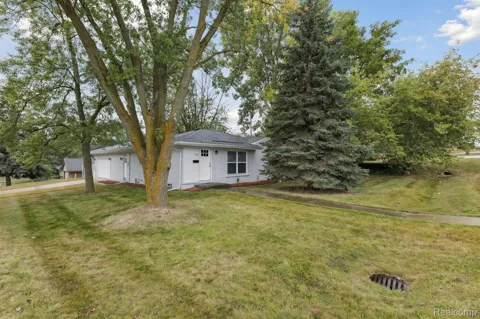 207 W Tienken Road