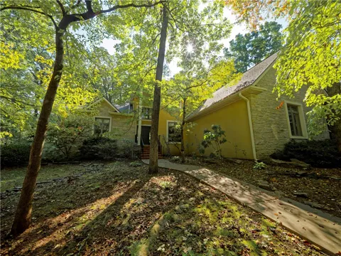 2810 Inwood Drive
