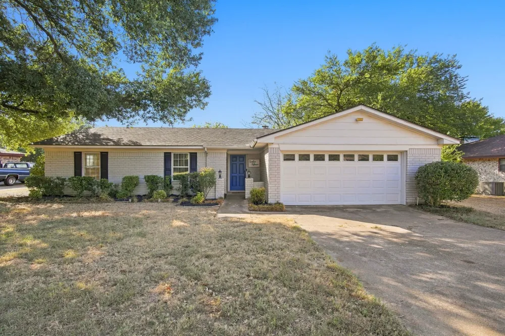 1215 Cindy Lane Cleburne, TX 76033