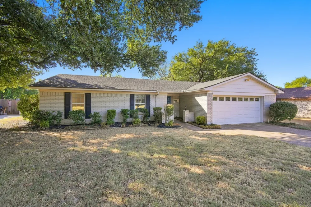 1215 Cindy Lane Cleburne, TX 76033