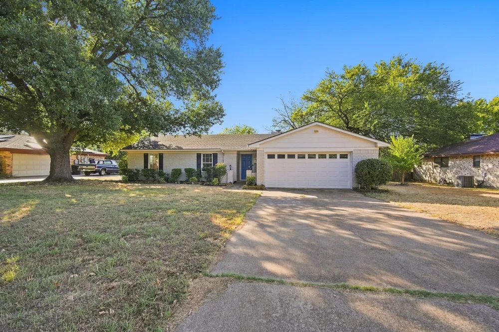 1215 Cindy Lane Cleburne, TX 76033
