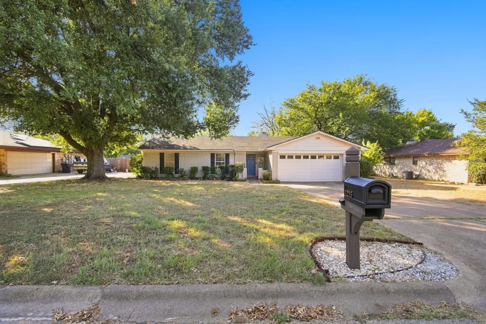 1215 Cindy Lane Cleburne, TX 76033