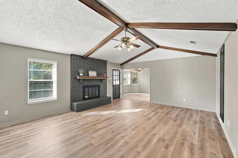 1215 Cindy Lane Cleburne, TX 76033
