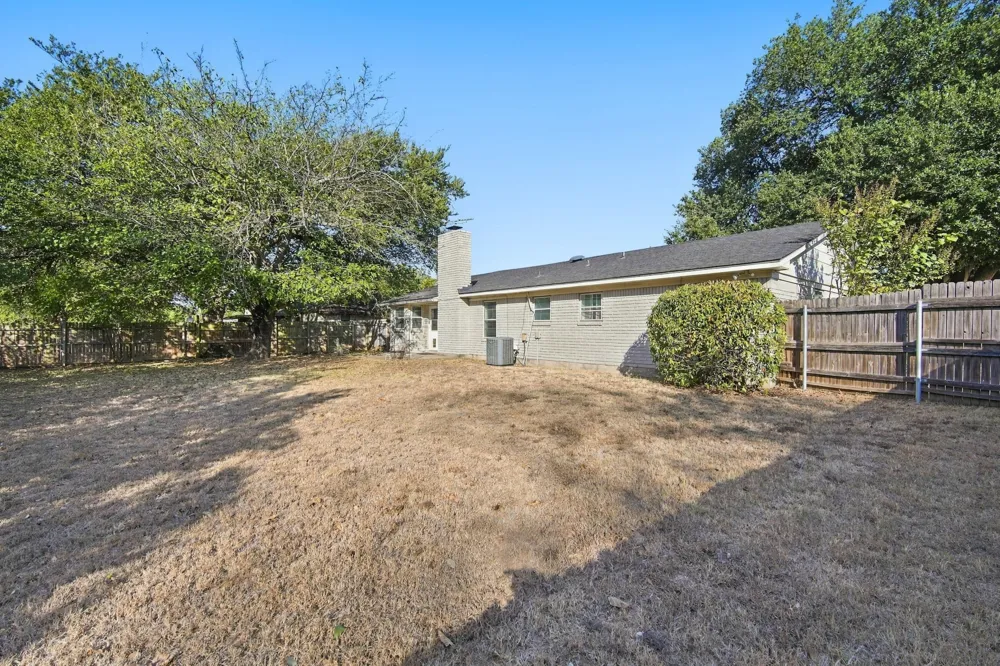 1215 Cindy Lane Cleburne, TX 76033
