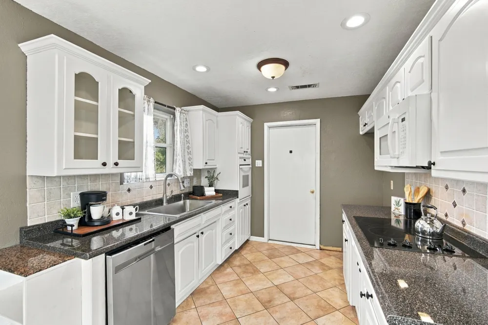 1215 Cindy Lane Cleburne, TX 76033