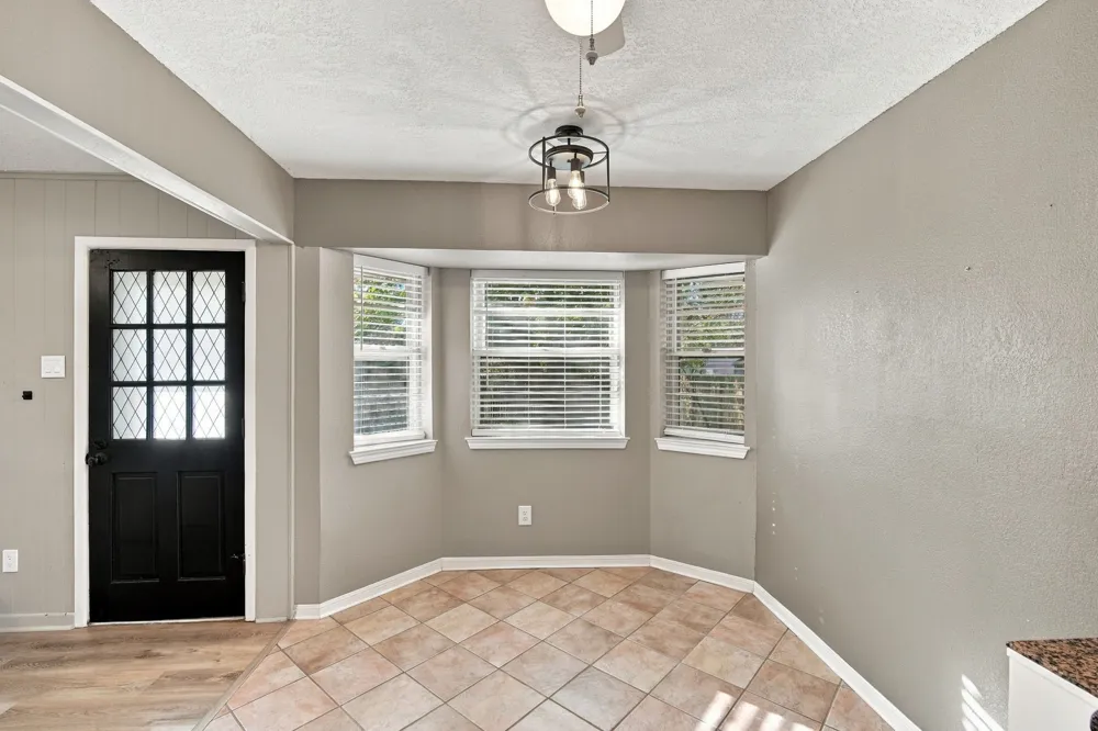 1215 Cindy Lane Cleburne, TX 76033
