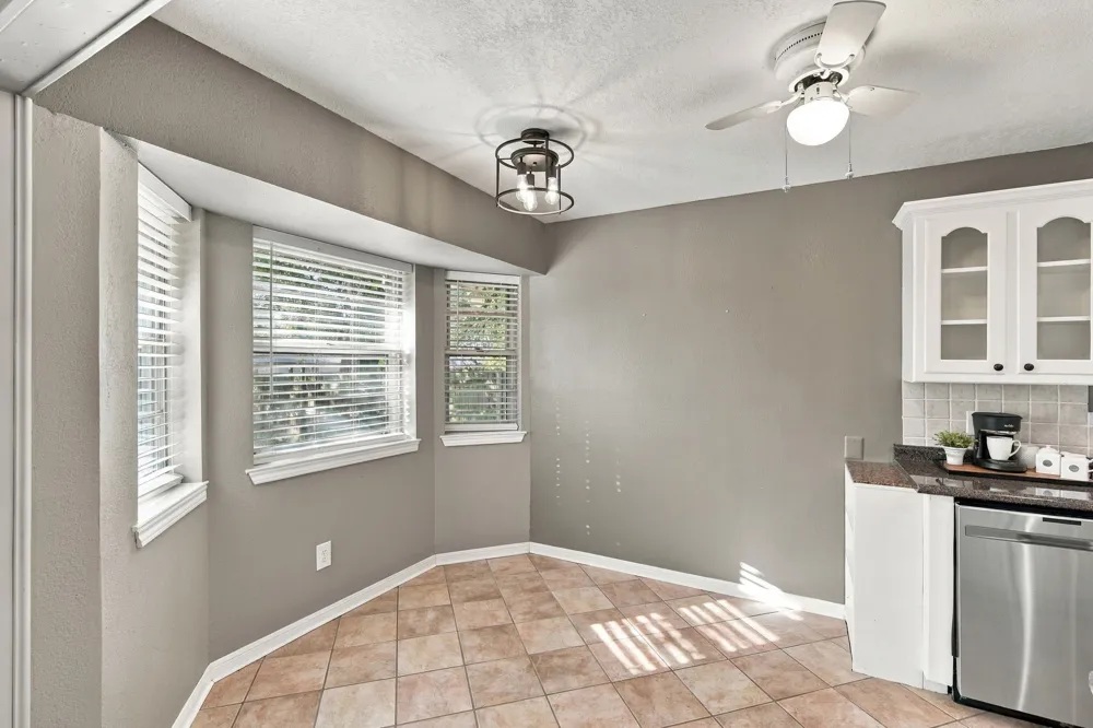 1215 Cindy Lane Cleburne, TX 76033