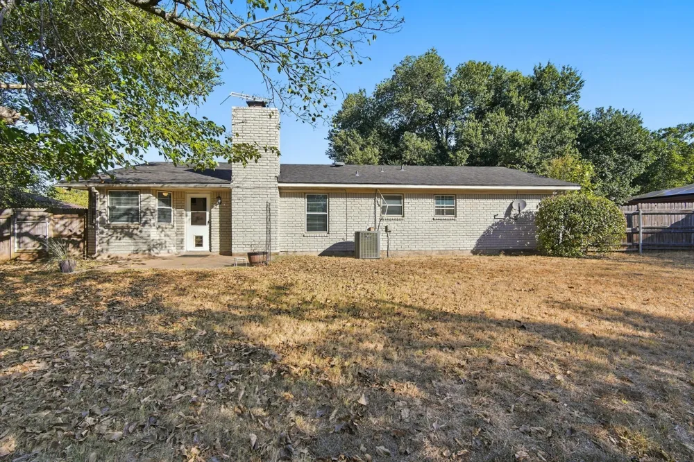 1215 Cindy Lane Cleburne, TX 76033
