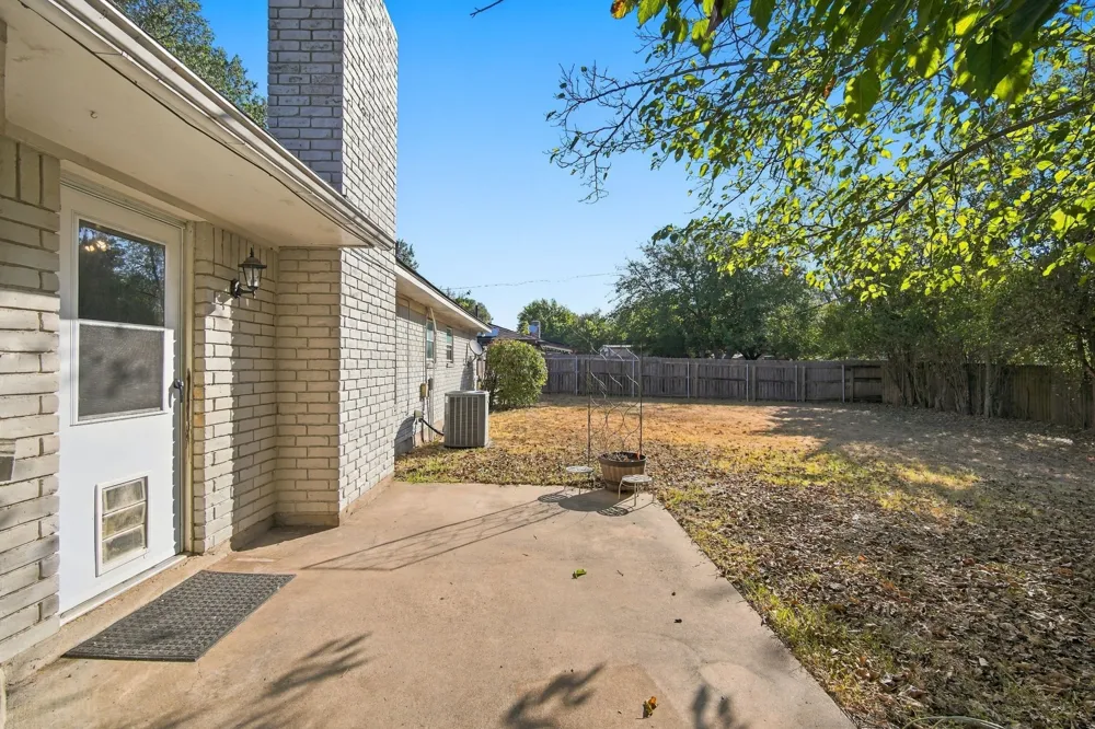 1215 Cindy Lane Cleburne, TX 76033