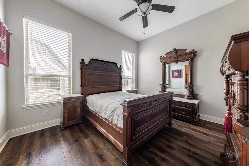 5835 Caspian Falls Lane Fulshear, TX 77441