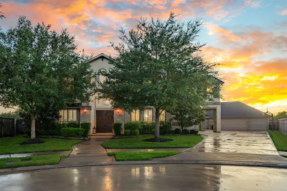 5835 Caspian Falls Lane Fulshear, TX 77441
