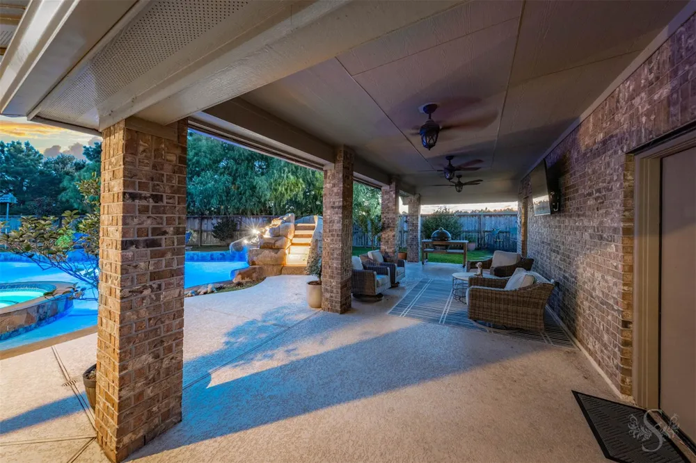 5835 Caspian Falls Lane Fulshear, TX 77441