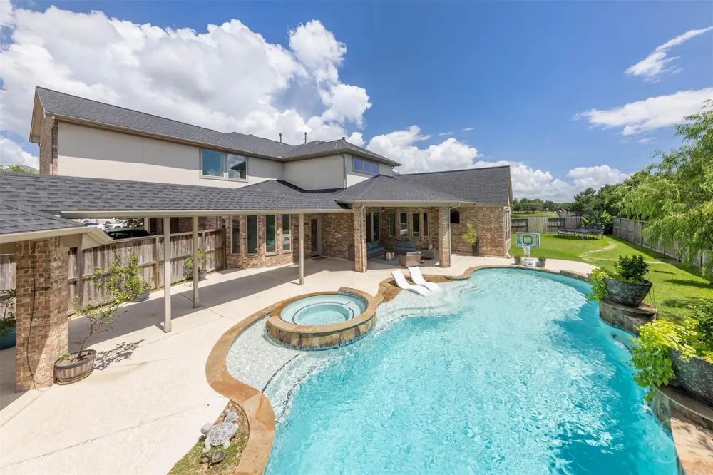 5835 Caspian Falls Lane Fulshear, TX 77441