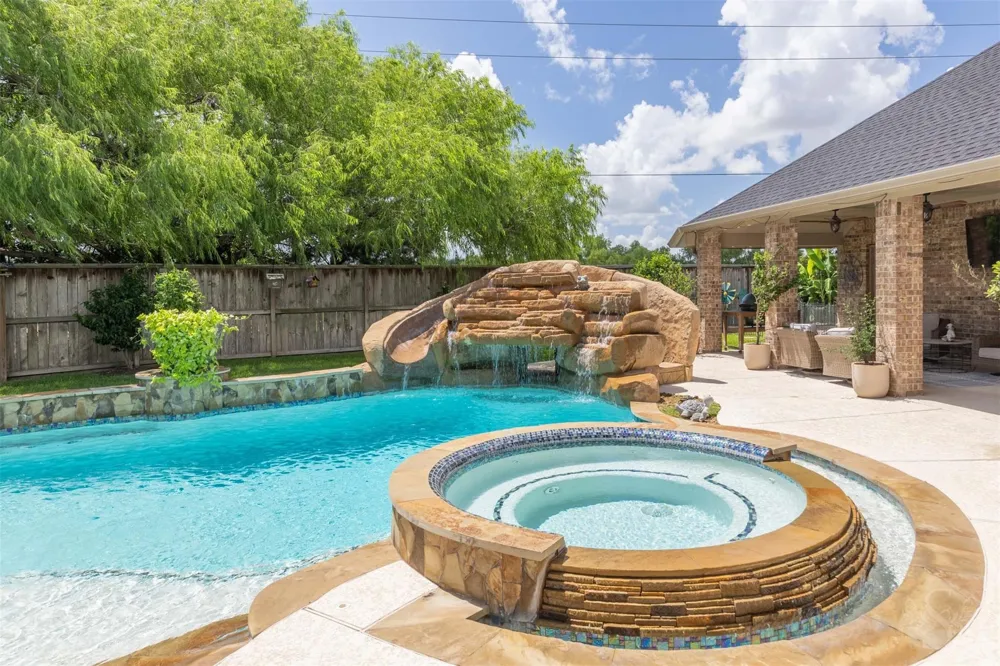 5835 Caspian Falls Lane Fulshear, TX 77441