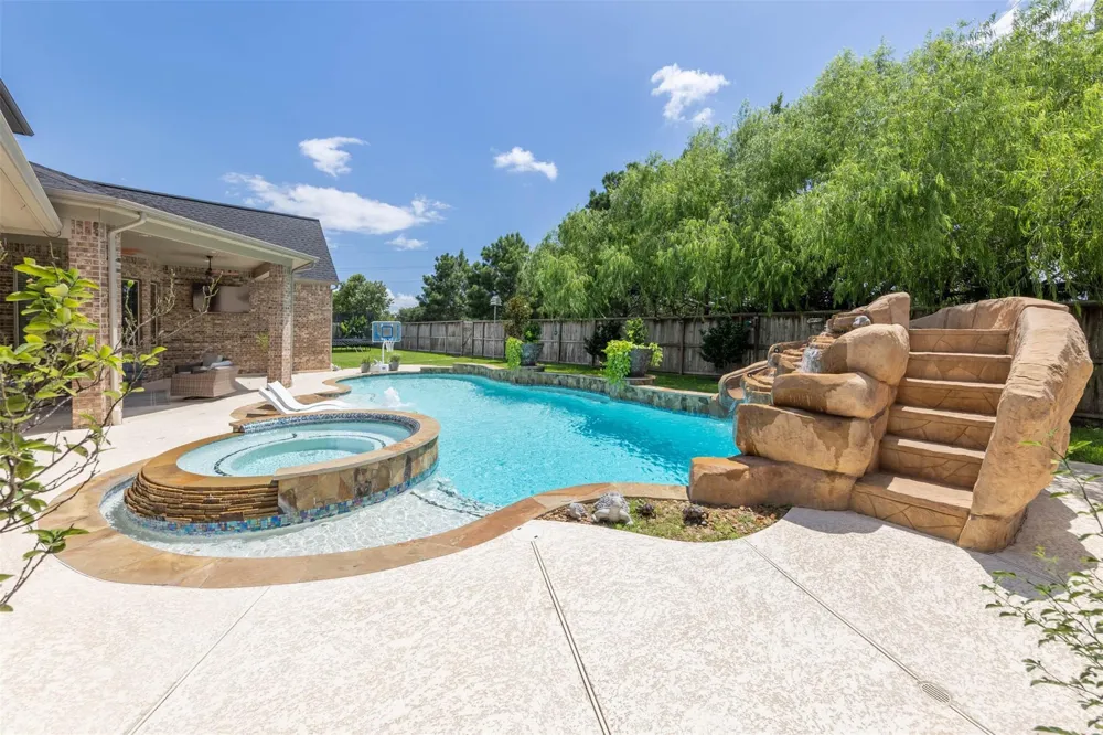 5835 Caspian Falls Lane Fulshear, TX 77441