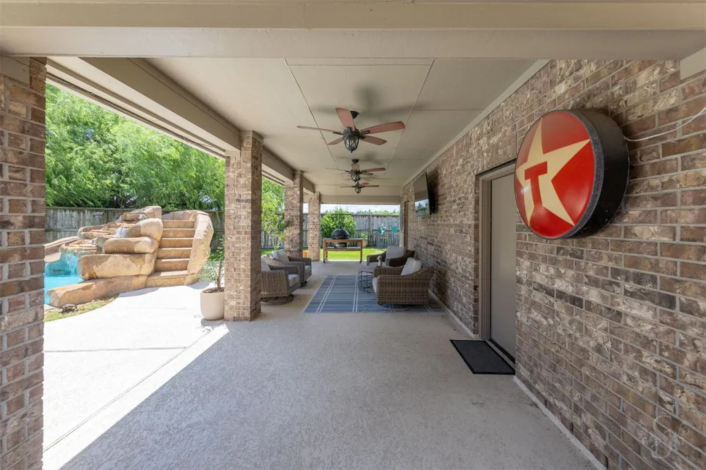 5835 Caspian Falls Lane Fulshear, TX 77441