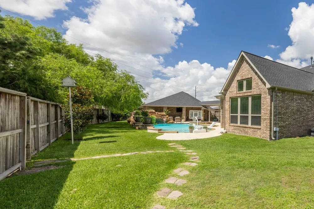5835 Caspian Falls Lane Fulshear, TX 77441