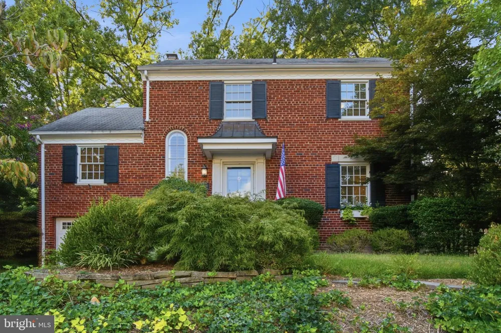 2312 VALLEY DRIVE Alexandria, VA 22302