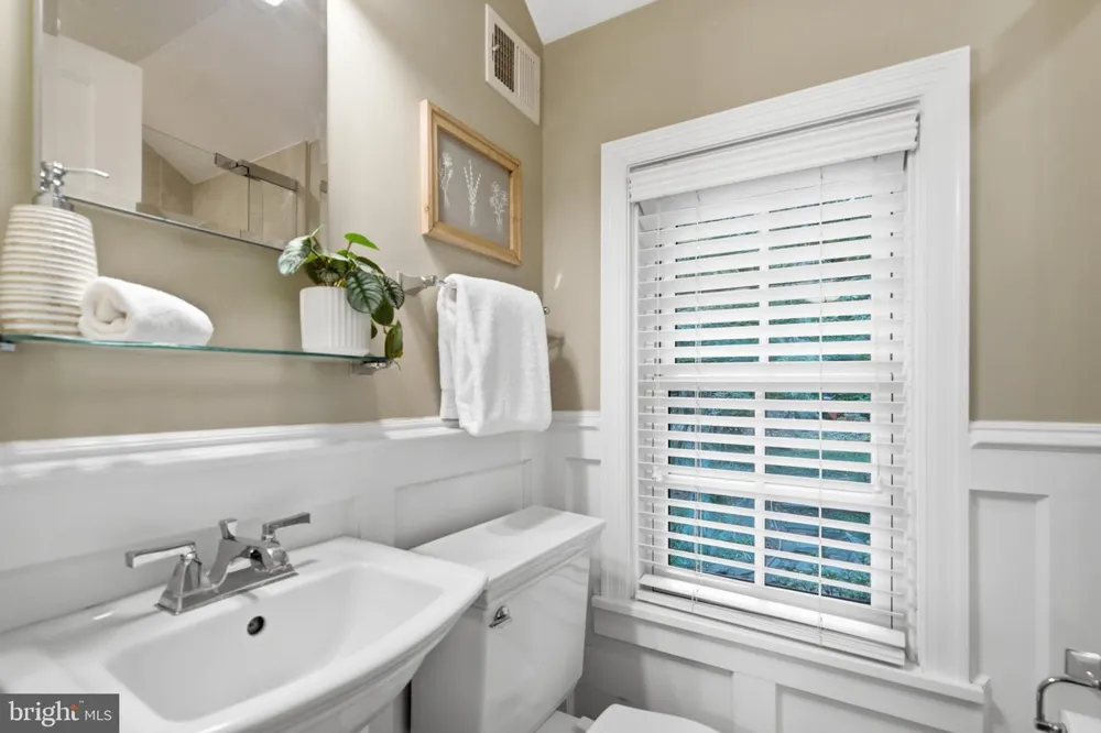 2312 VALLEY DRIVE Alexandria, VA 22302