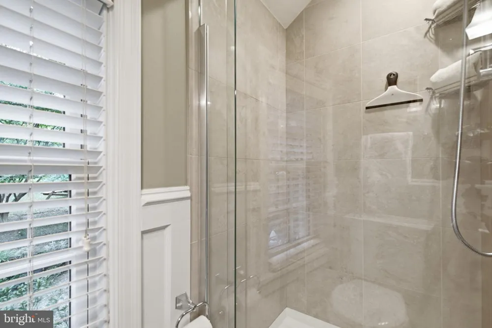 2312 VALLEY DRIVE Alexandria, VA 22302