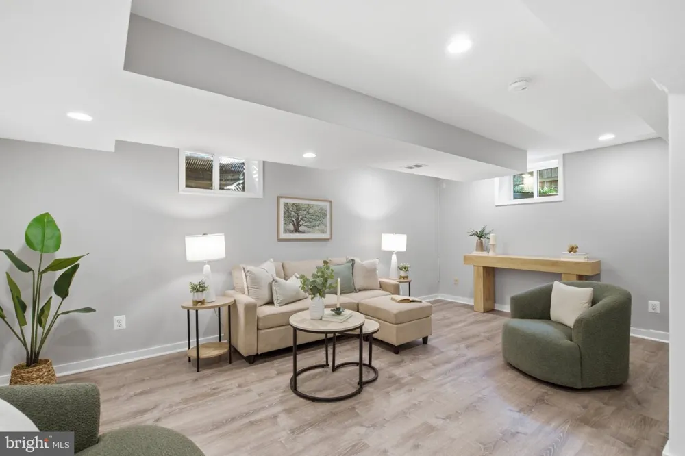 2312 VALLEY DRIVE Alexandria, VA 22302
