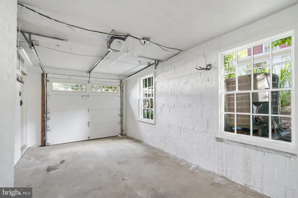 2312 VALLEY DRIVE Alexandria, VA 22302