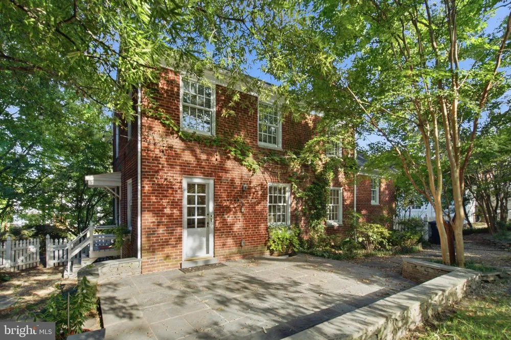 2312 VALLEY DRIVE Alexandria, VA 22302