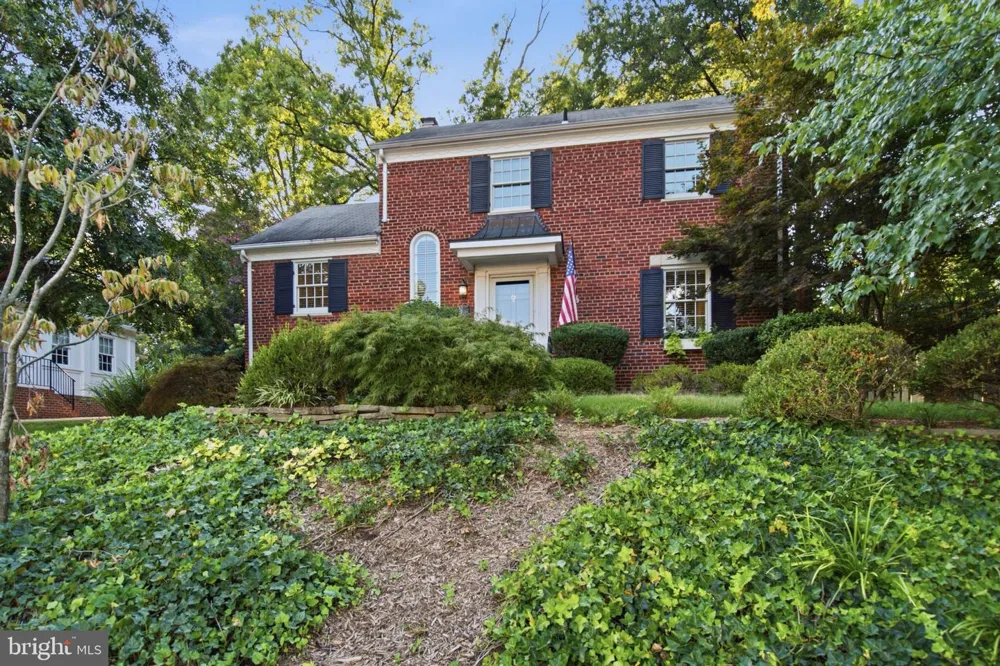 2312 VALLEY DRIVE Alexandria, VA 22302