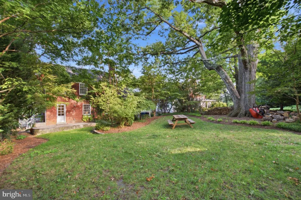 2312 VALLEY DRIVE Alexandria, VA 22302
