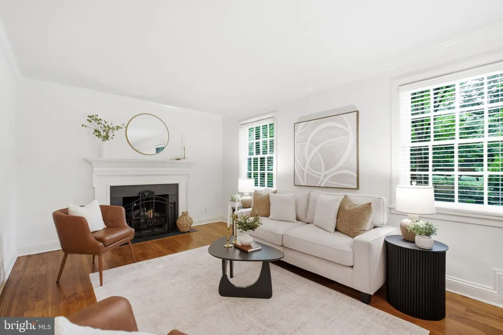 2312 VALLEY DRIVE Alexandria, VA 22302