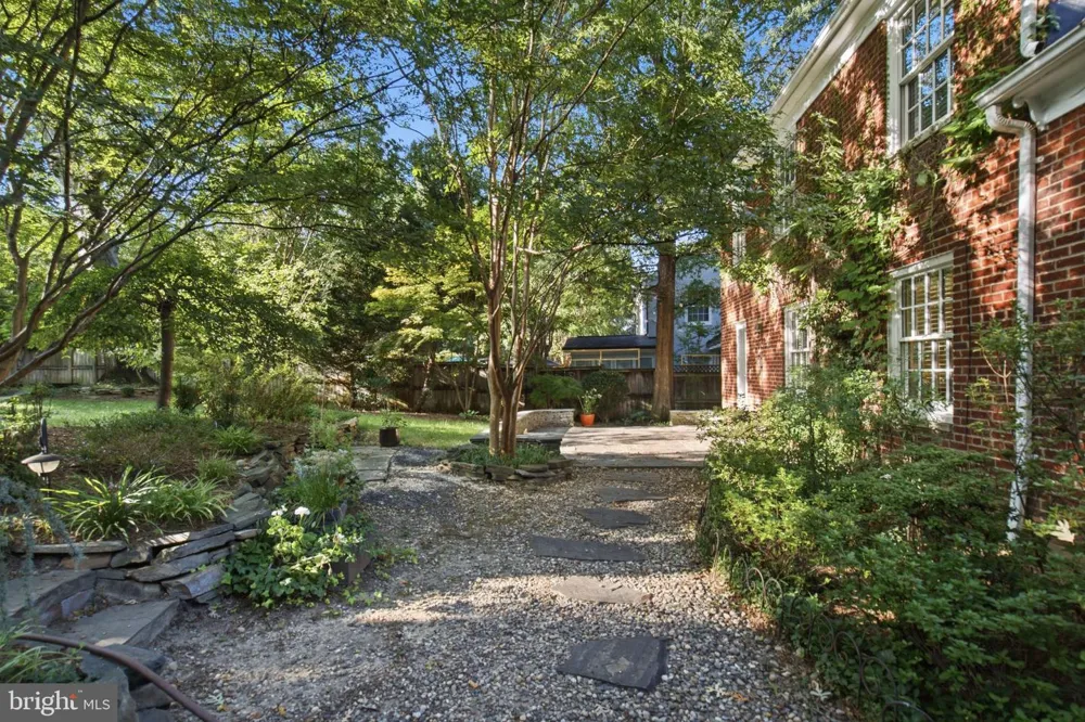 2312 VALLEY DRIVE Alexandria, VA 22302