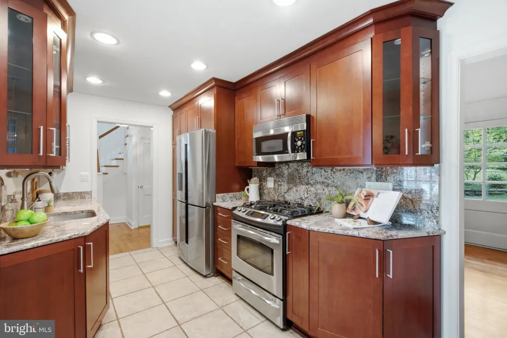 2312 VALLEY DRIVE Alexandria, VA 22302
