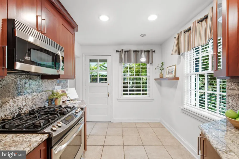 2312 VALLEY DRIVE Alexandria, VA 22302