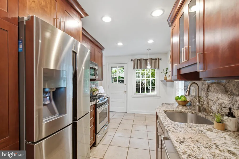 2312 VALLEY DRIVE Alexandria, VA 22302
